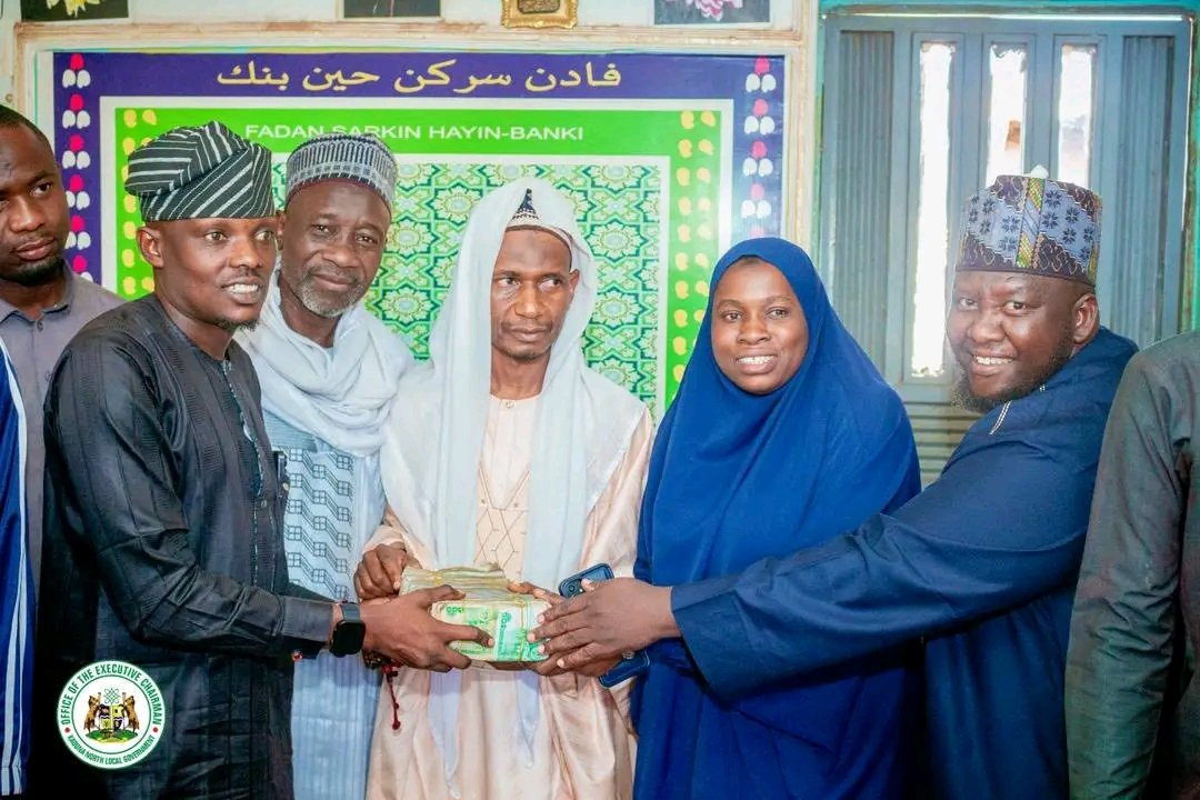 CHAIRMAN DONATES ₦800,000 FOR TRANSFORMER REPAIRS IN HAYIN BANKI